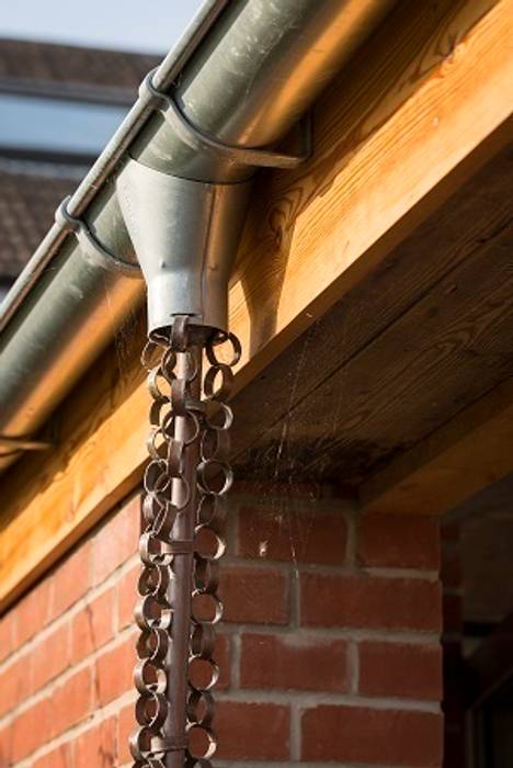 Copper chain downpipe Hart Design and Construction Casas modernas