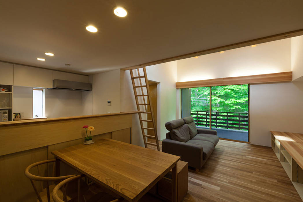 旧軽井沢の家 光風舎1級建築士事務所 北欧デザインの リビング