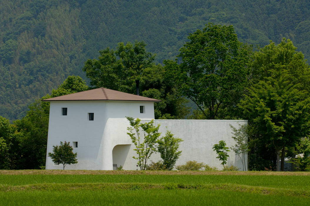 土佐漆喰の家, 大森建築設計室 大森建築設計室 Casas de estilo ecléctico