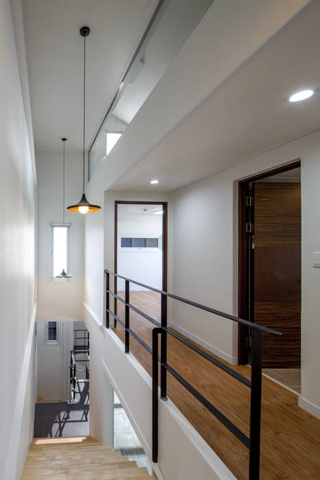 DAEHWADONG MULTIPLE DWELLINGS, IDEA5 ARCHITECTS IDEA5 ARCHITECTS Modern Corridor, Hallway and Staircase