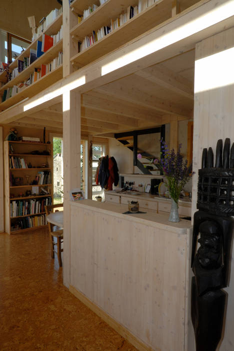 Maison écologique de José Bové, eco-designer eco-designer Couloir, entrée, escaliers modernes