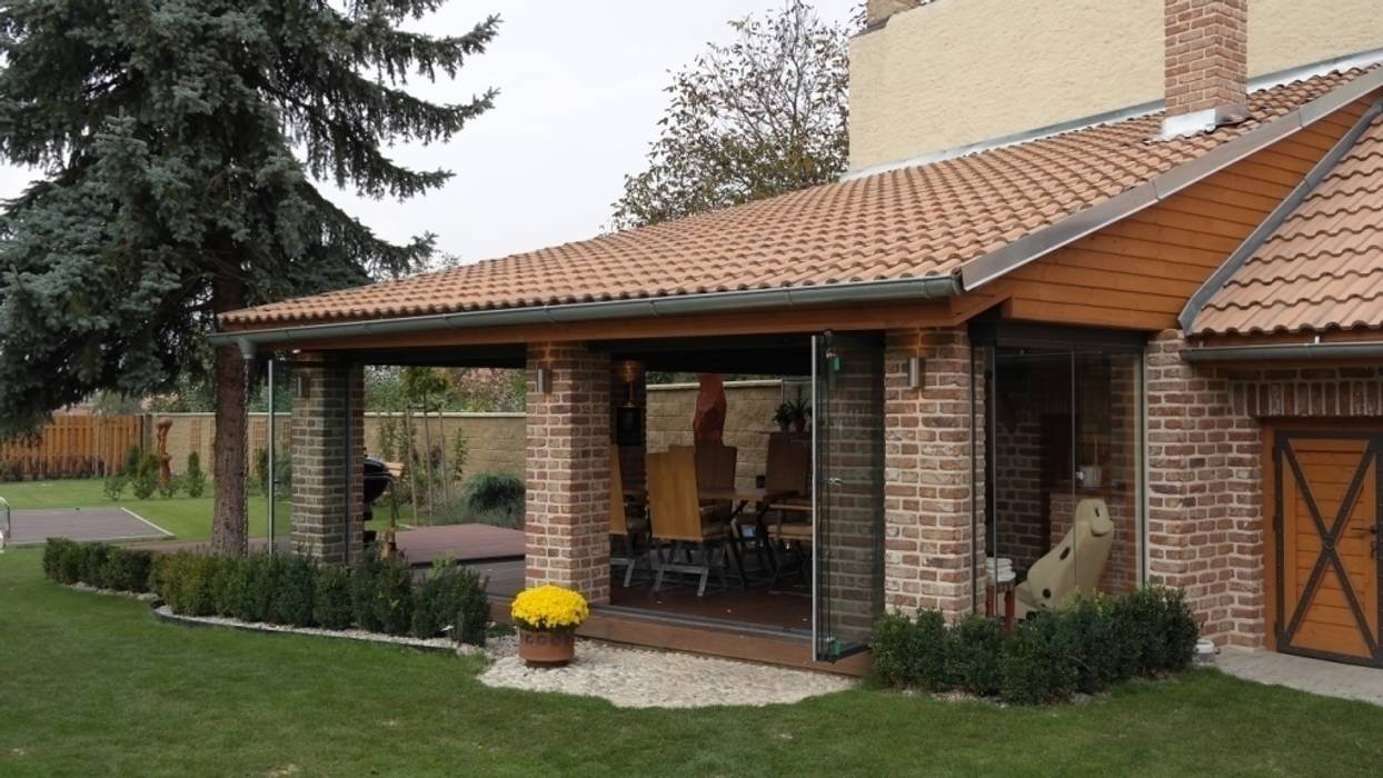 SUNFLEX SF25, Praktische Transparenz trifft auf zurückhaltende Eleganz SUNFLEX Aluminiumsysteme GmbH Klassischer Balkon, Veranda & Terrasse