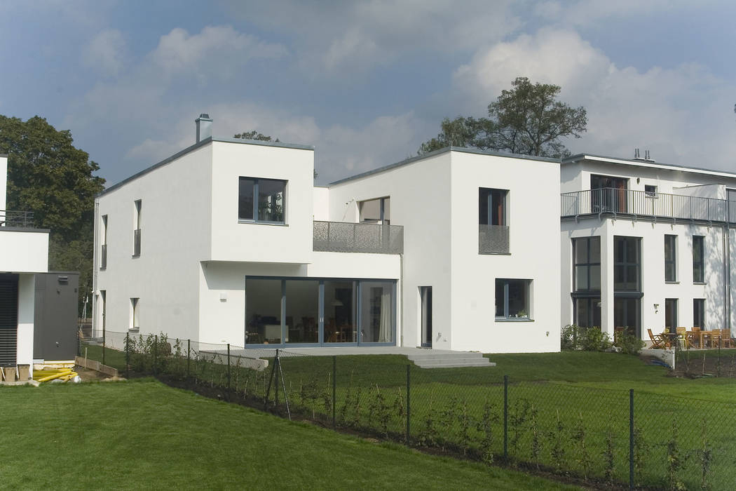 Blick auf die Südwestseite Goderbauer Architects Moderne Häuser