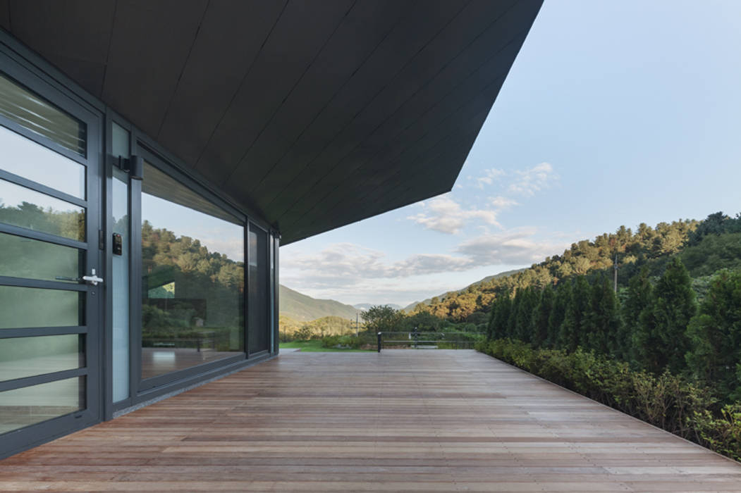 Leaning House, PRAUD PRAUD Modern Terrace