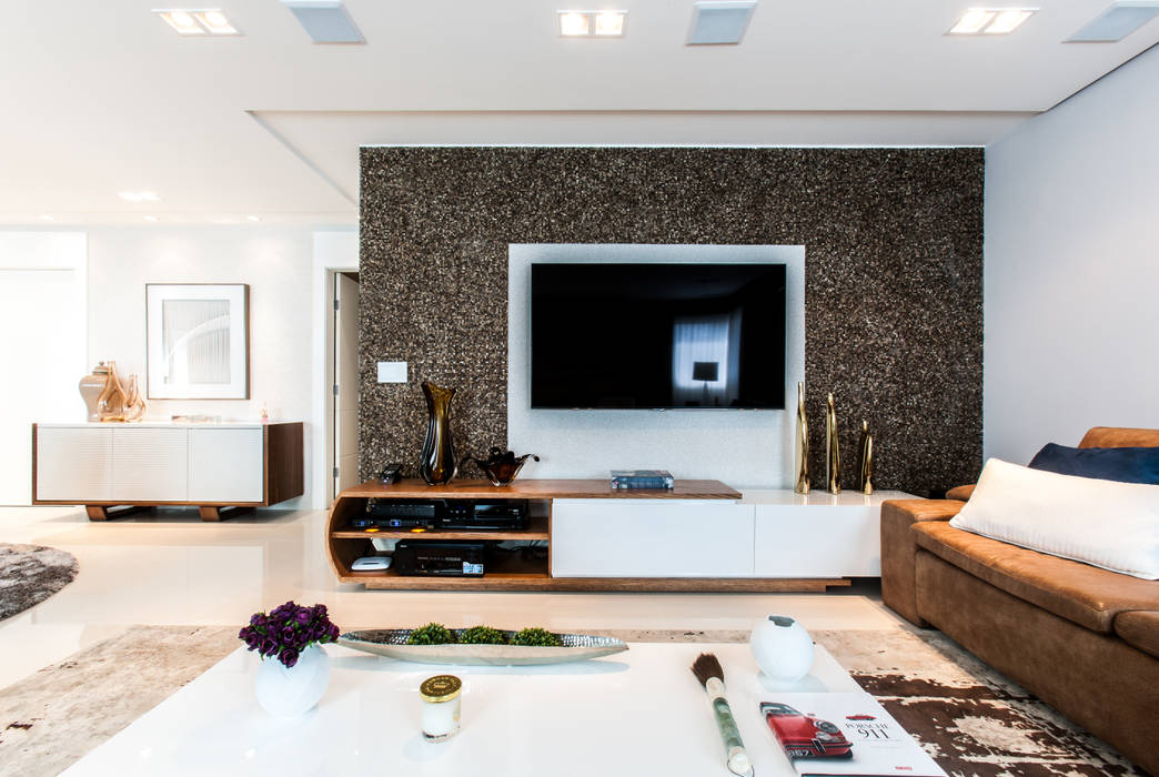 Estar com TV Barbara Dundes | ARQ + DESIGN Salas de estar modernas