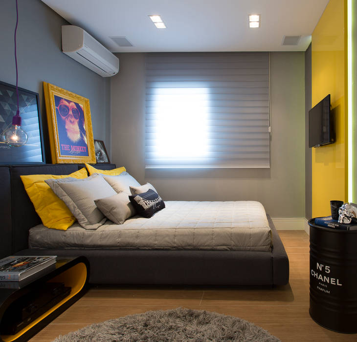 Quarto despojado amarelo Barbara Dundes | ARQ + DESIGN Quartos modernos Propriedade,Mobiliário,Construção,Conforto,Madeira,Sombra,Design de interiores,Amarelo,Janela,Chão