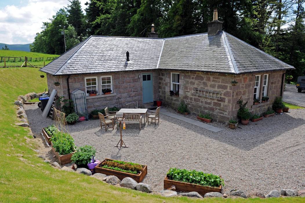 Laundry Cottage, Glen Dye, Banchory, Aberdeenshire, Roundhouse Architecture Ltd Roundhouse Architecture Ltd Jardines de estilo rural Mobiliario