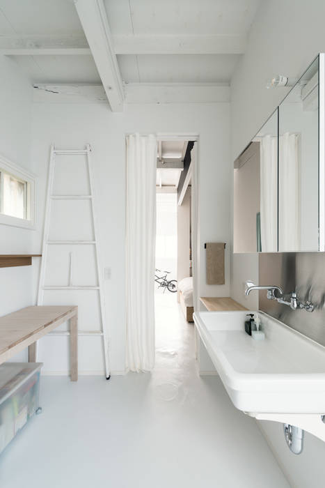 Re:Toyosaki, coil松村一輝建設計事務所 coil松村一輝建設計事務所 Eclectic style bathroom