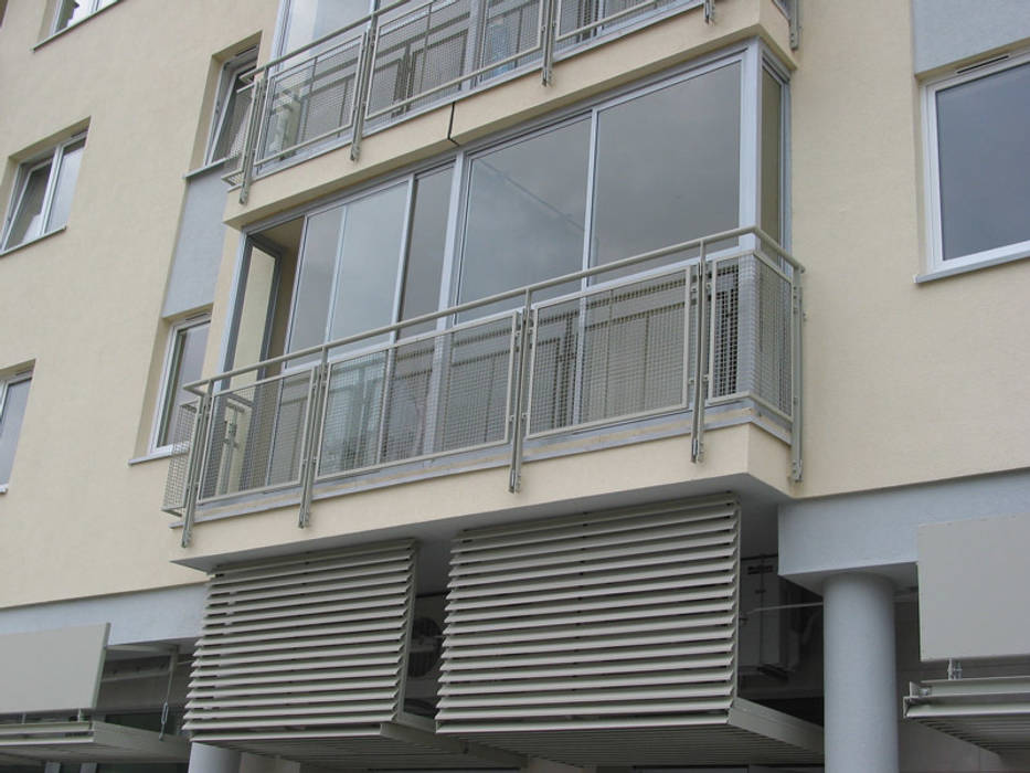 Zabudowa balkonu systemem ramowym przesuwnym SERVIKO Klasyczny balkon, taras i weranda