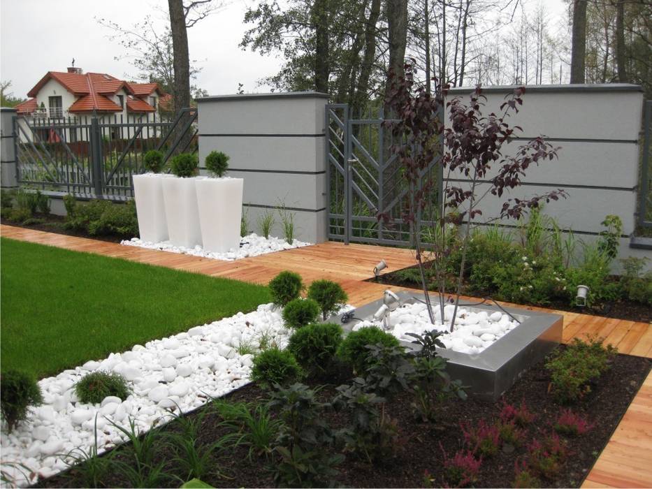 Ogród przydomowy z fontanną, Sungarden - Projektowanie i urządzanie ogrodów Sungarden - Projektowanie i urządzanie ogrodów
