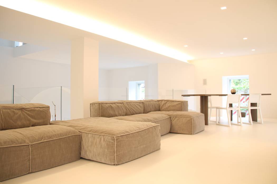 TOTAL WHITE, Serenella Pari design Serenella Pari design Living room