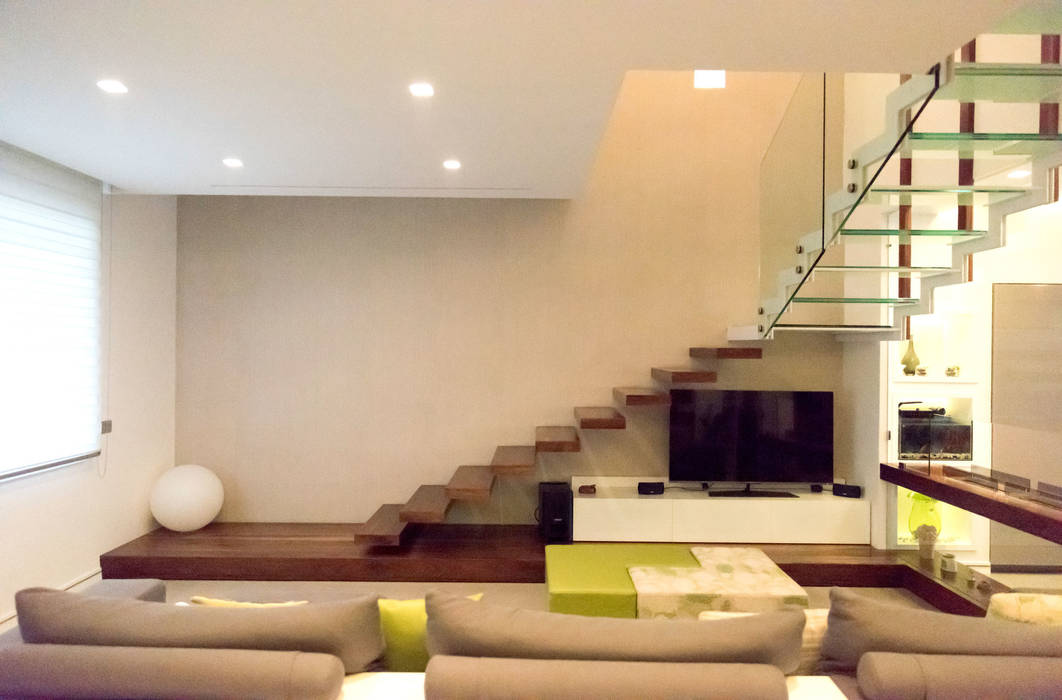 Villa T, Studio Vesce Architettura Studio Vesce Architettura Modern corridor, hallway & stairs
