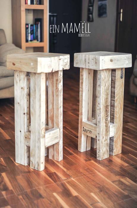 Taburetes en madera de palets., Ein Mamëll Ein Mamëll Phòng khách phong cách mộc mạc Stools & chairs