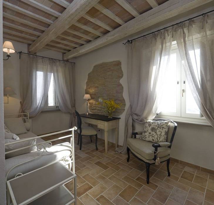 Country Resort, Roberto Catalini Int. Designer Roberto Catalini Int. Designer Camera da letto in stile rustico