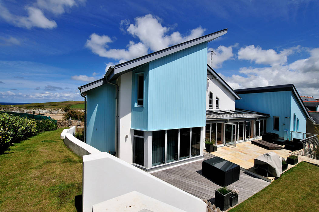 The Sea House, Porth, Cornwall homify Вілли