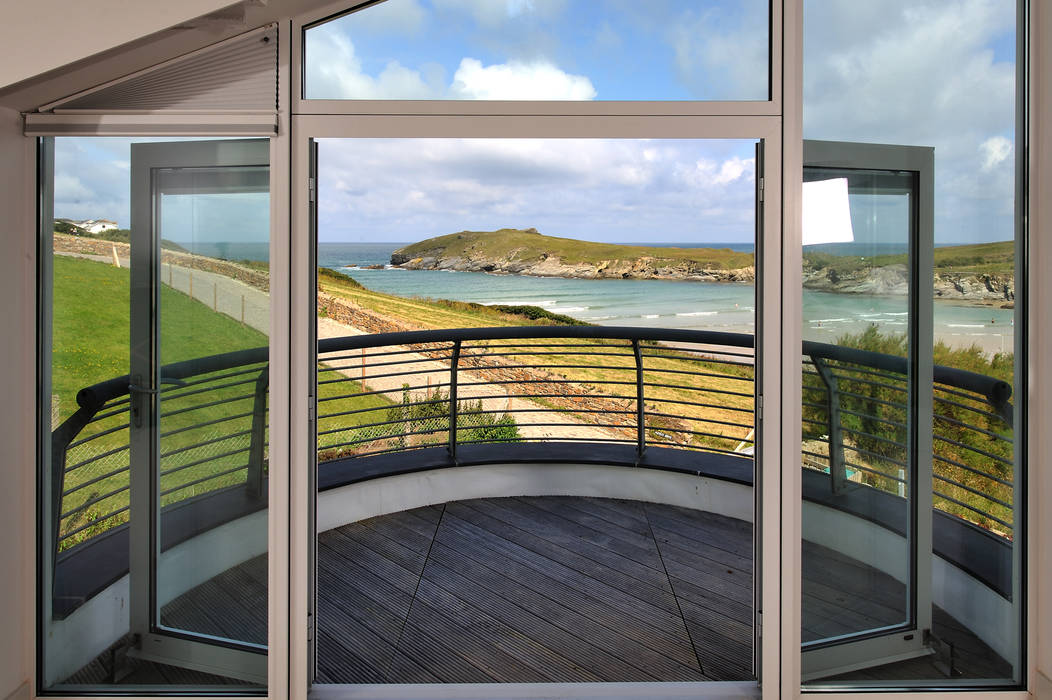 The Sea House, Porth, Cornwall homify Modern balcony, veranda & terrace