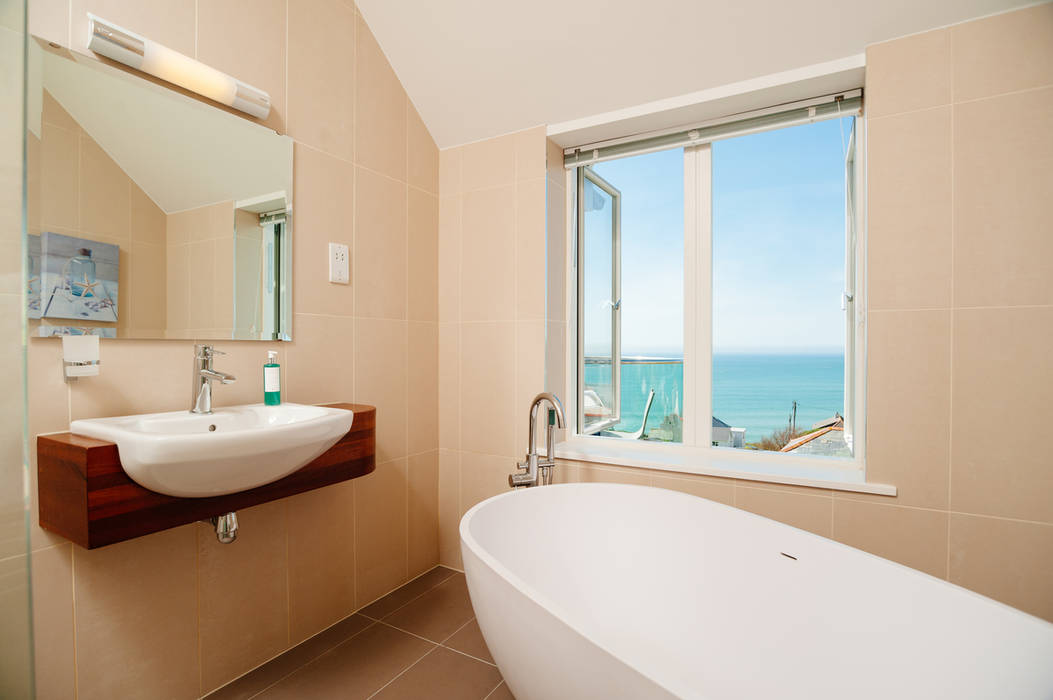 Seagrass, Polzeath, Cornwall homify Ванная комната в стиле модерн