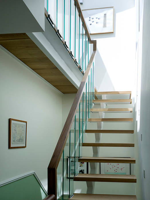 Milman Road - oak & walnut staircase Syte Architects Modern corridor, hallway & stairs