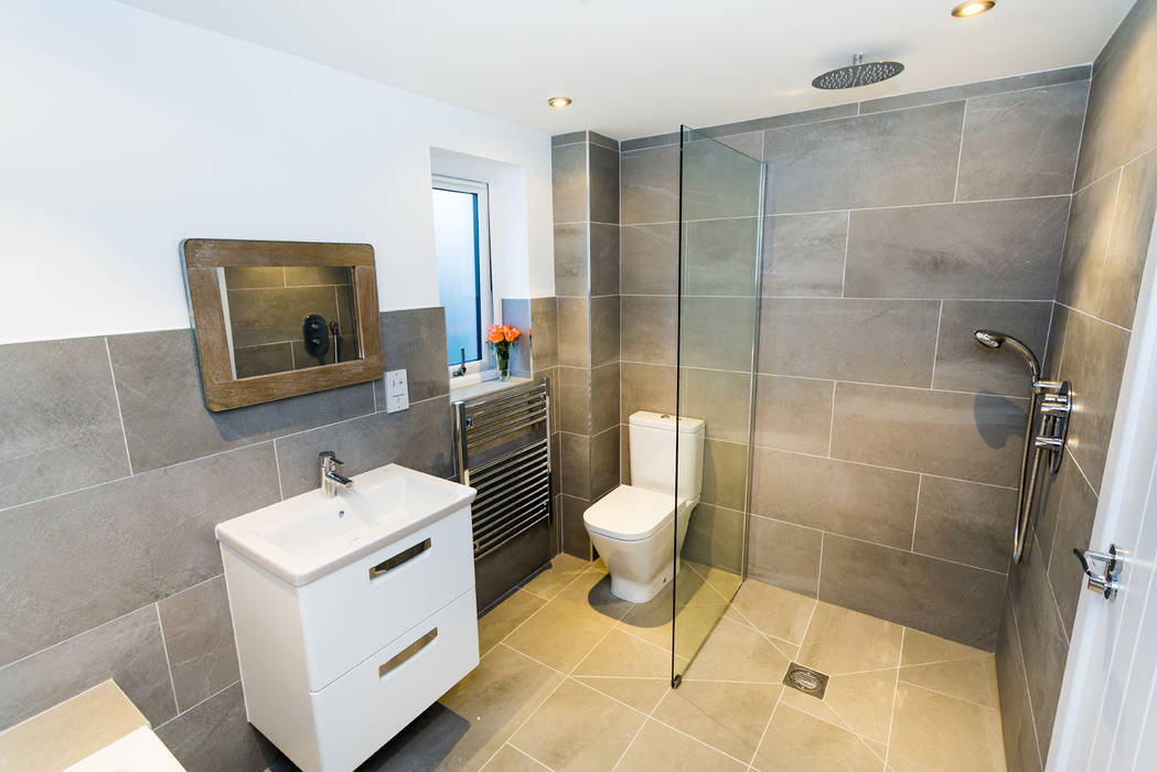 Sundown, Widemouth Bay, Cornwall homify Modern bathroom