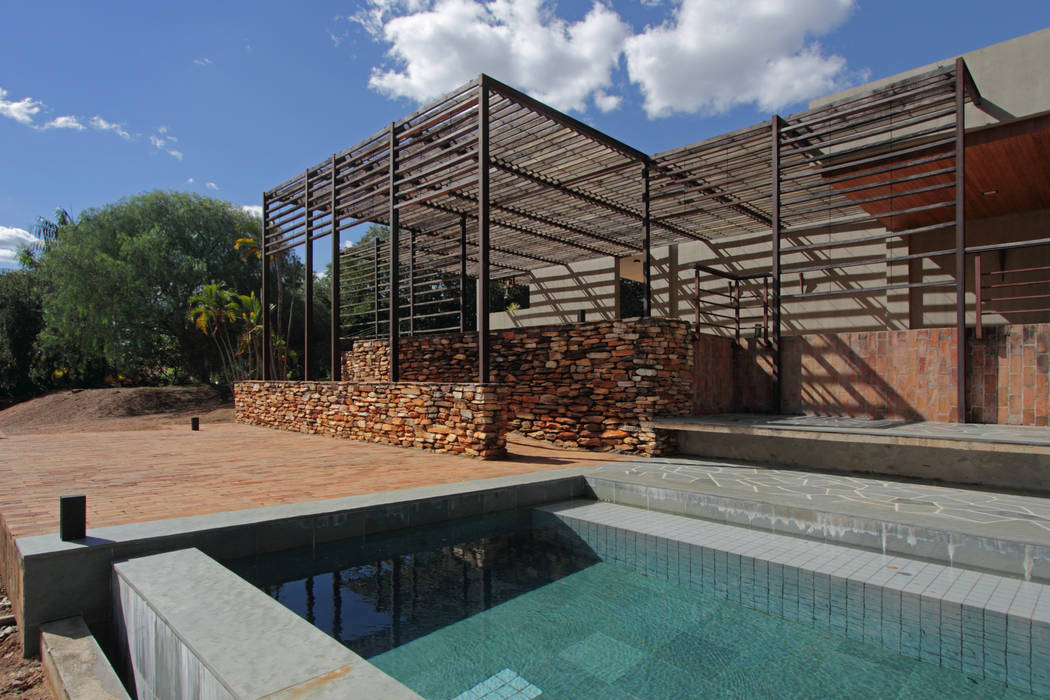 Casa da Fazenda, COSTAVERAS ARQUITETOS COSTAVERAS ARQUITETOS Casas de estilo moderno