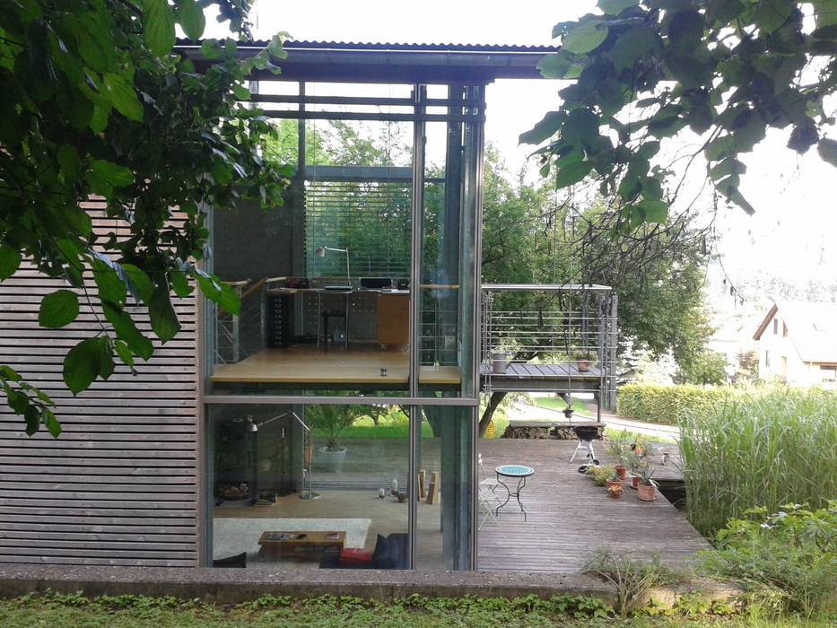 Nordseite Mit Blick Auf Terrasse Und Garten Sowie Blick In Das