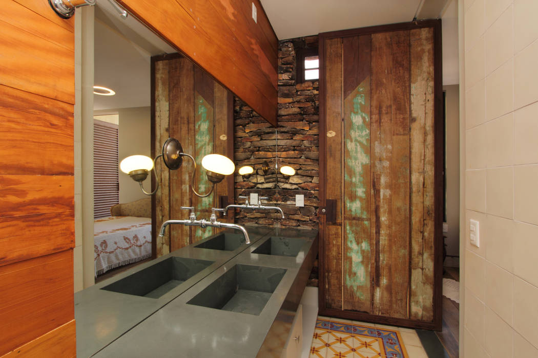 Casa da Fazenda, COSTAVERAS ARQUITETOS COSTAVERAS ARQUITETOS ラスティックスタイルの お風呂・バスルーム