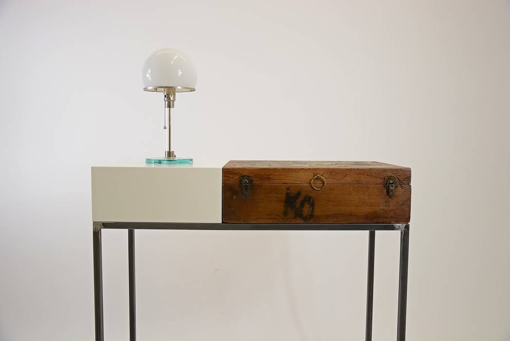 Vintage Möbel im neuformat Design neuformat möbeldesign Rustikaler Flur, Diele & Treppenhaus Kommoden und Regale