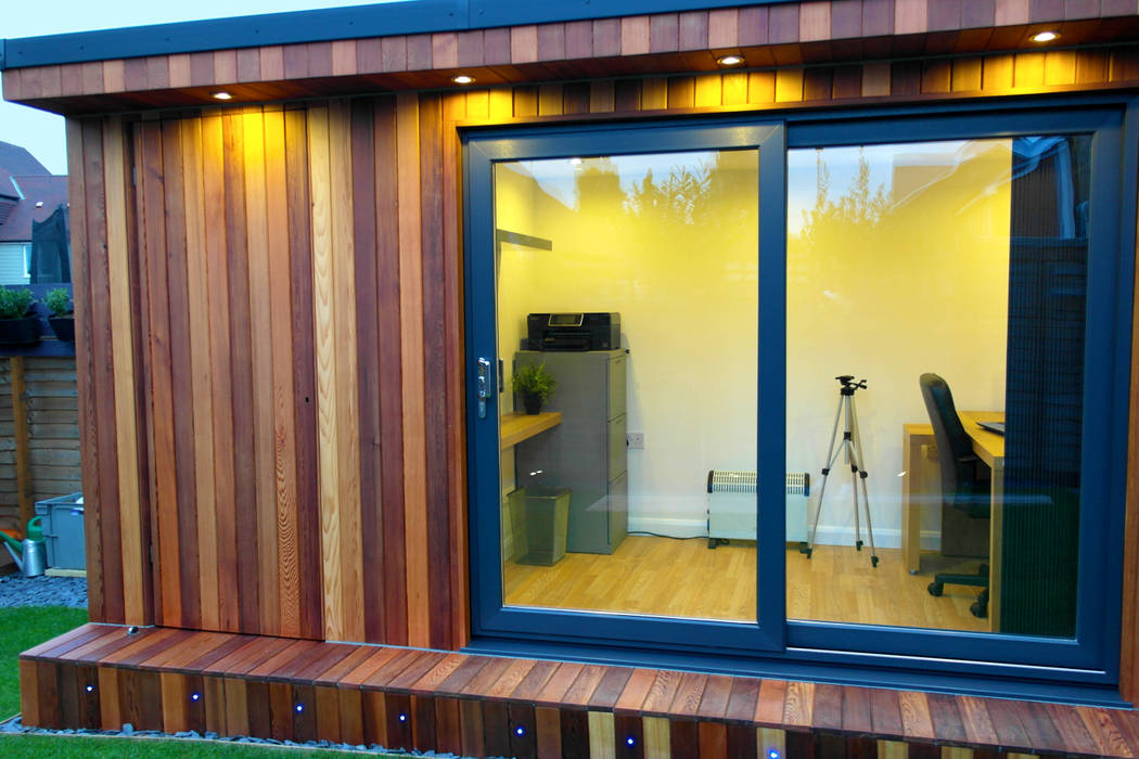 Garden Office with hidden storage shed built by Garden Fortress , Surrey homify Estudios y despachos modernos