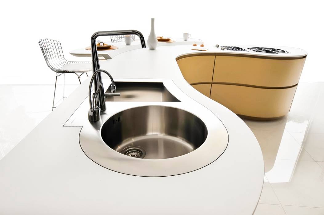 homify Kitchen Sinks & taps