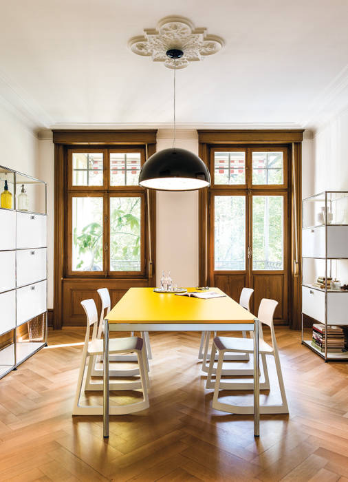 homify Salle à manger moderne Tables