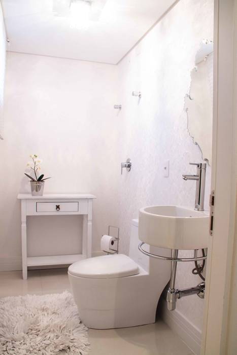 Projeto de Arquitetura de Interiores - Apartamento Família, Sarah & Dalira Sarah & Dalira Banheiros minimalistas
