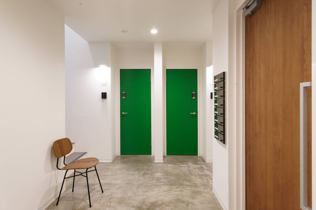 もりの丘アパートメント, hoku archidesign株式会社 hoku archidesign株式会社 Modern Corridor, Hallway and Staircase