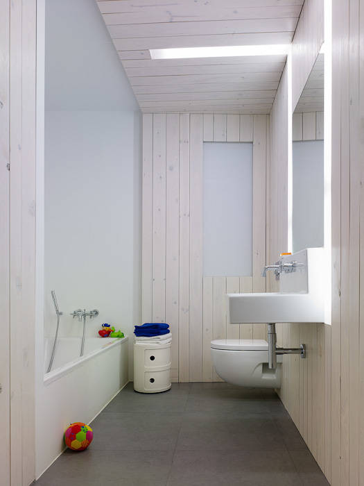 Piso en Vigo, Castroferro Arquitectos Castroferro Arquitectos Modern bathroom