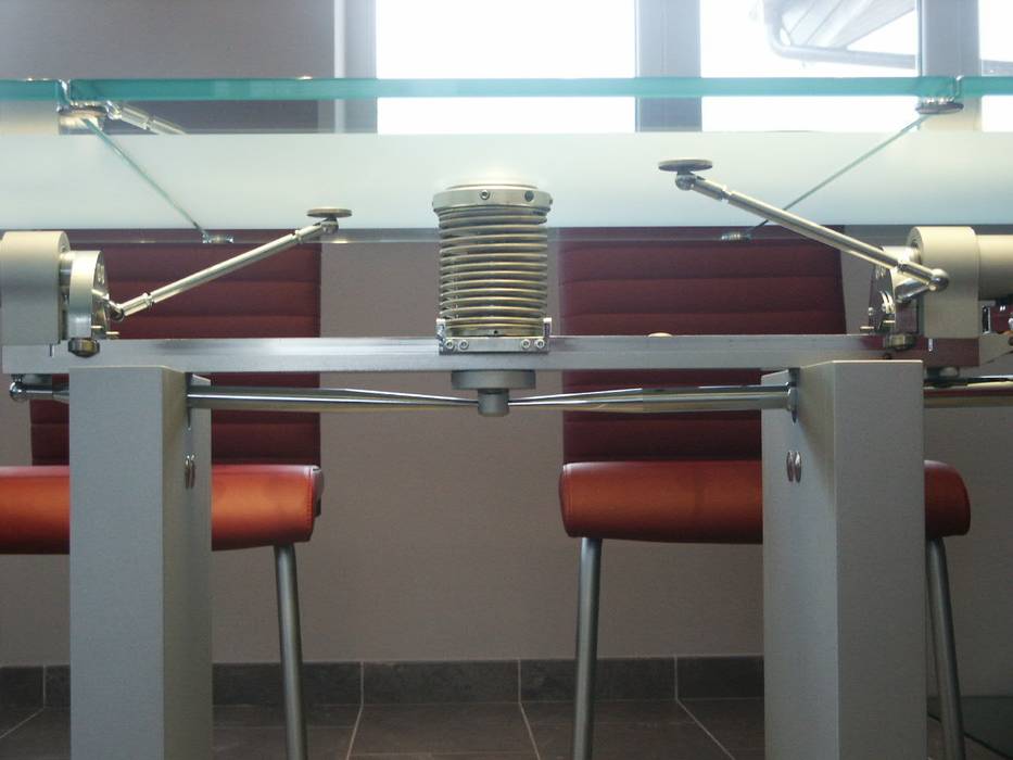 обеденный стол ronald schmitt möbel (DZ)M Интеллектуальный Дизайн Столовая комната в стиле минимализм Столы