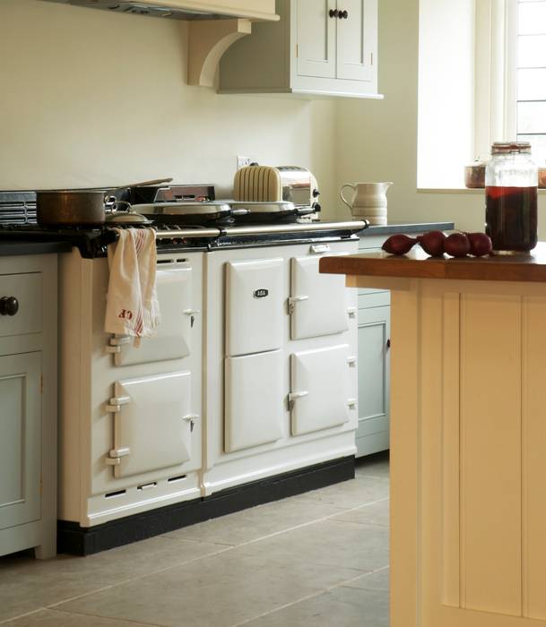 The Osgathorpe Classic English Kitchen by deVOL deVOL Kitchens Country style kitchen