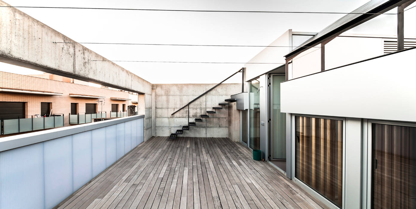 Casa Migdia, Sau Taller d'Arquitectura Sau Taller d'Arquitectura Balcones y terrazas de estilo minimalista