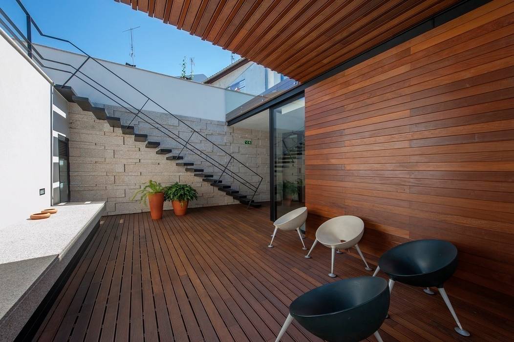 Reabilitação de Edifício Sede Social dos Amigos da Montanha Risco Singular - Arquitectura Lda Casas minimalistas