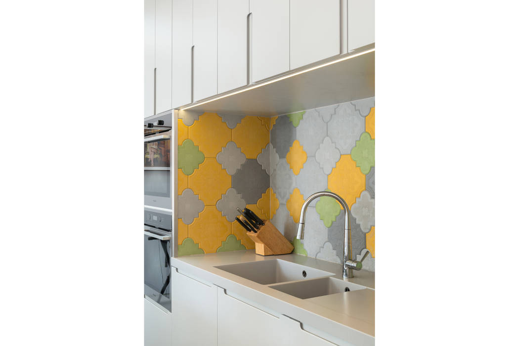 homify Eclectic style kitchen Sinks & taps