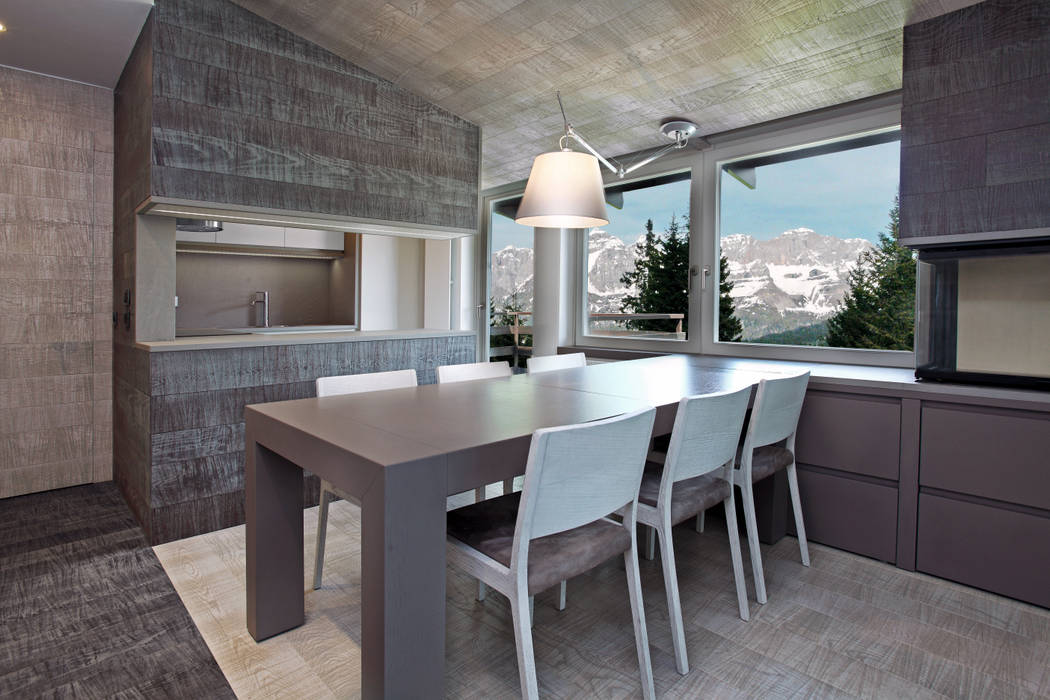 Contemporary with Dolomites view , nz|A by Nicola Zema - design association in italy nz|A by Nicola Zema - design association in italy Nowoczesna jadalnia