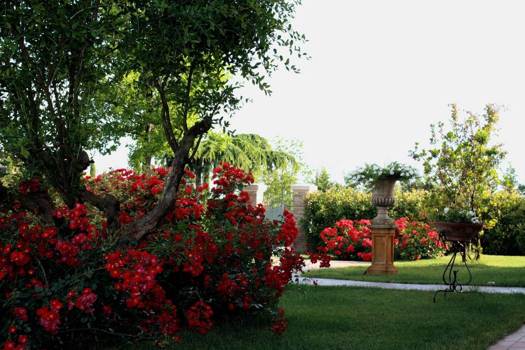 Casale Rustico, Interior Design Stefano Bergami Interior Design Stefano Bergami Jardines de estilo clásico