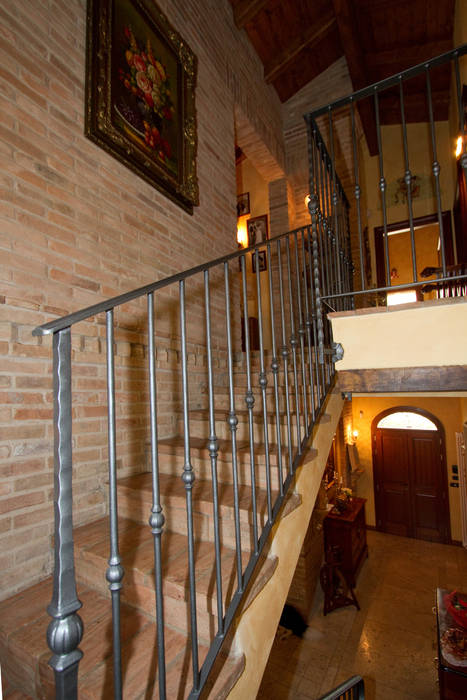 Casale Rustico, Interior Design Stefano Bergami Interior Design Stefano Bergami Rustic style corridor, hallway & stairs