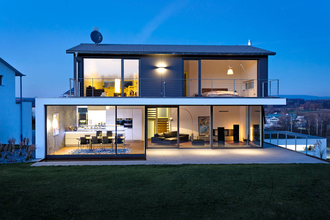 Großzügig und lichtdurchflutet: modernes Einfamilienhaus, m67 architekten m67 architekten Rumah Modern