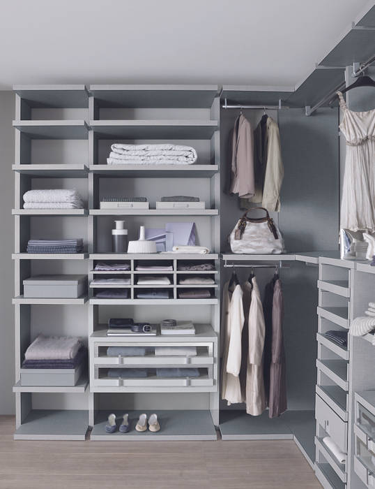 Linen walk-in-wardrobe Lamco Design LTD Dressing roomWardrobes & drawers