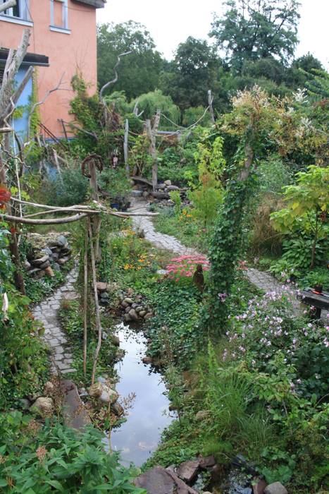 Idyllischer Naturgarten im Regenwaldstil , Gartenarchitekturbüro Timm Gartenarchitekturbüro Timm Tropical style garden