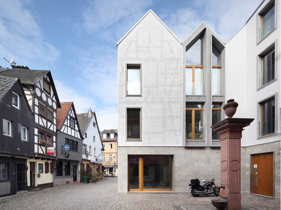 Kleine Rittergasse 11 FRANKEN Generalplaner GMBH Moderne Häuser Wolke,Fenster,Himmel,Gebäude,Reifen,Urban design,Haus,Straßenbelag,Nachbarschaft,Wohngebiet