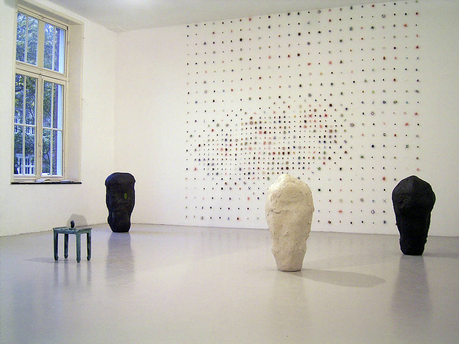 large sampler Dots 2004, 450 x 500 cm, horsehair, fabric, stitched Marian Bijlenga Meer ruimtes Sculpturen