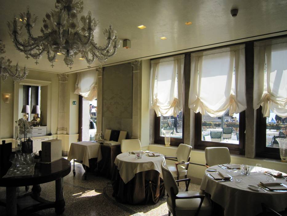 Dettaglio sala ristorante hotel : sala da pranzo in stile in stile ... Arredamento sala ristorante