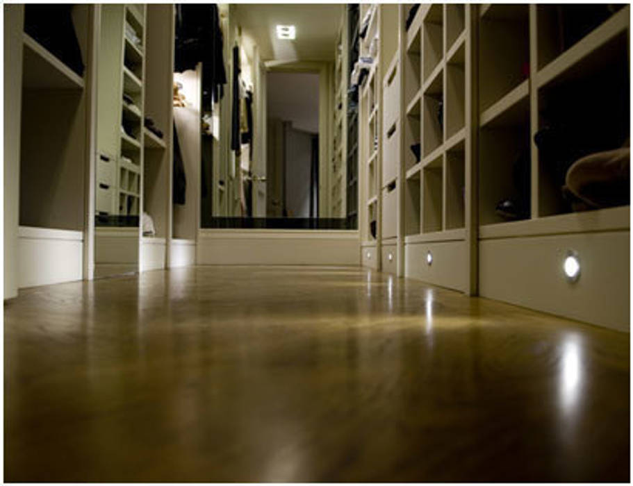 Stunning wood floors and ample storage PAD ARCHITECTS Classic style corridor, hallway and stairs Storage
