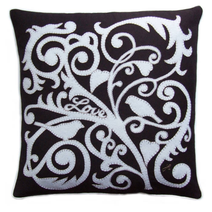 The Love Birds Scroll Cushion Jan Constantine Klassische Wohnzimmer Sofas und Sessel