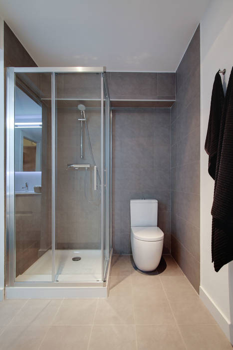 homify Minimalist bathroom